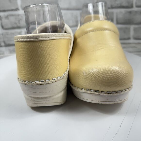 Dansko XP Professional Vegan Leather Women’s Size 39- US 8.5/9 Yellow Clogs - Picture 5 of 12